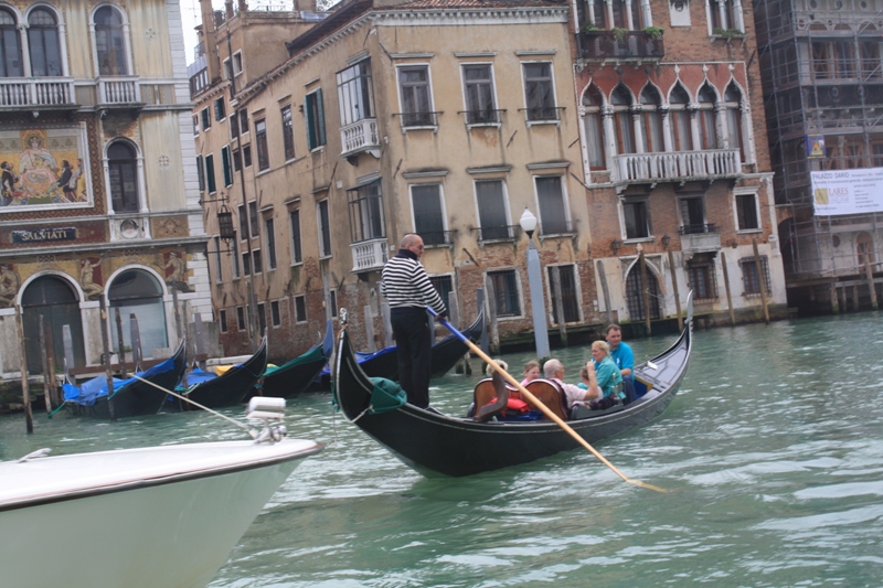 Revisiting Our Honeymoon - Venice, Italy {Day Two} // Budget Fairy Tale
